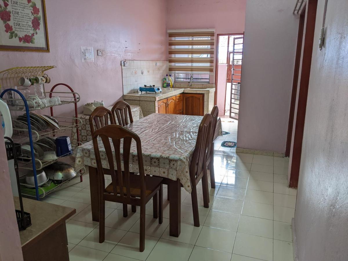 Aryani Homestay Kampong Kelemak Oda fotoğraf