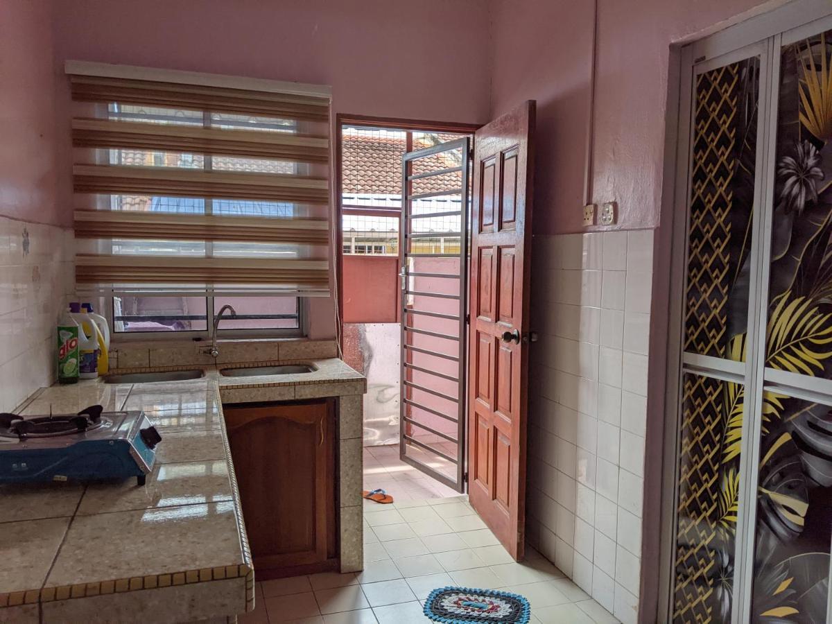 Aryani Homestay Kampong Kelemak Oda fotoğraf