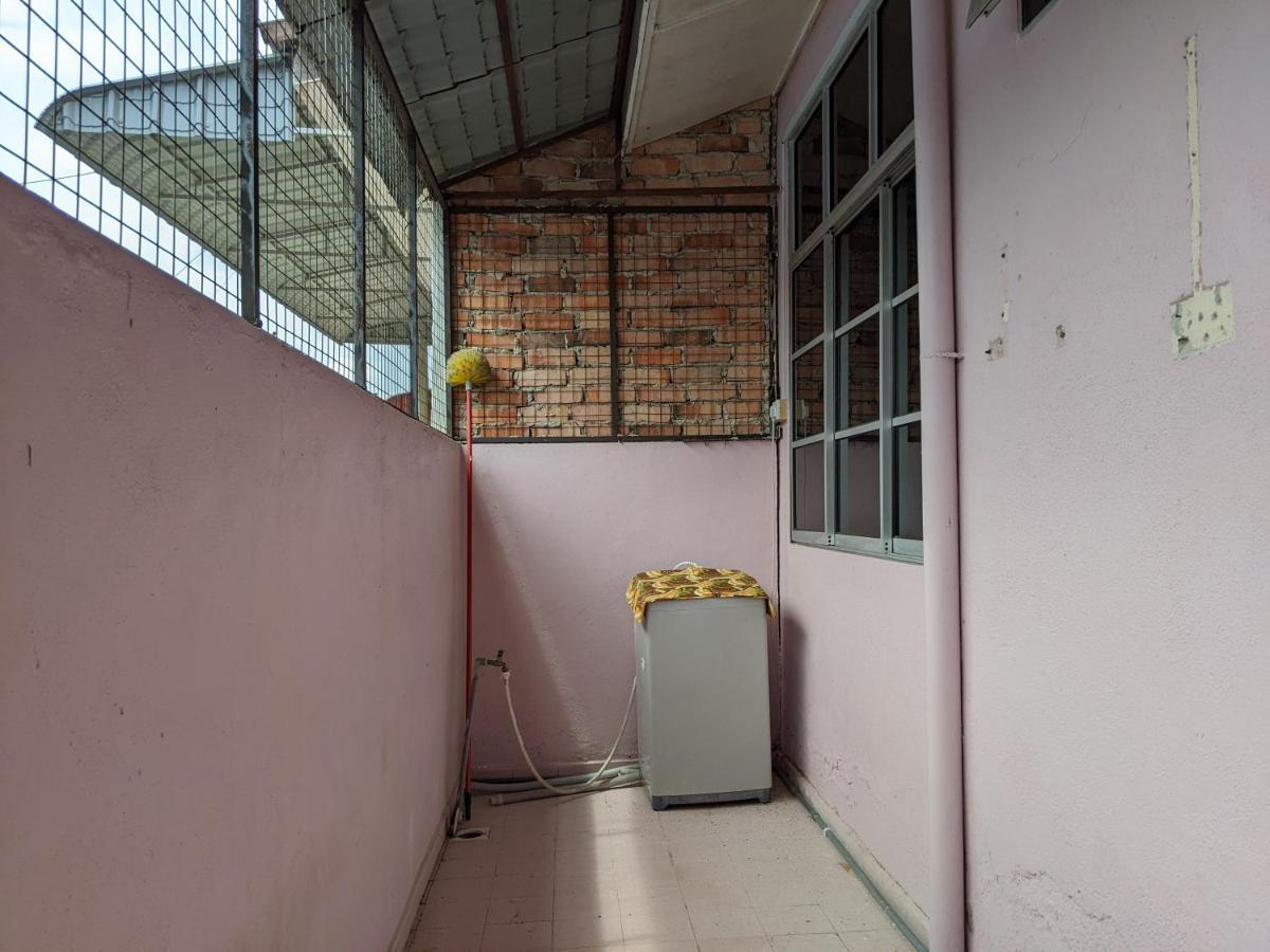 Aryani Homestay Kampong Kelemak Oda fotoğraf